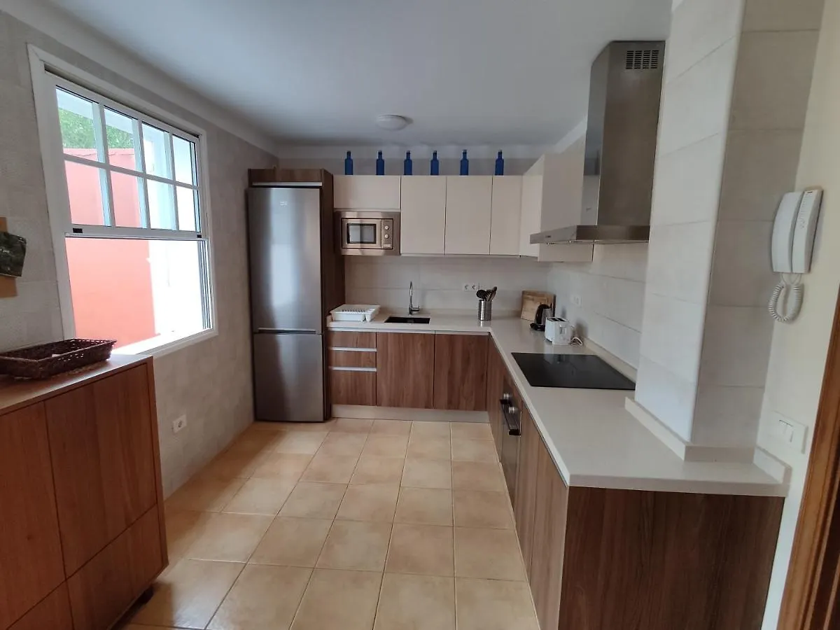Сasa de vacaciones Cheerful 3 Bedroom Town House With Garage Tegueste España