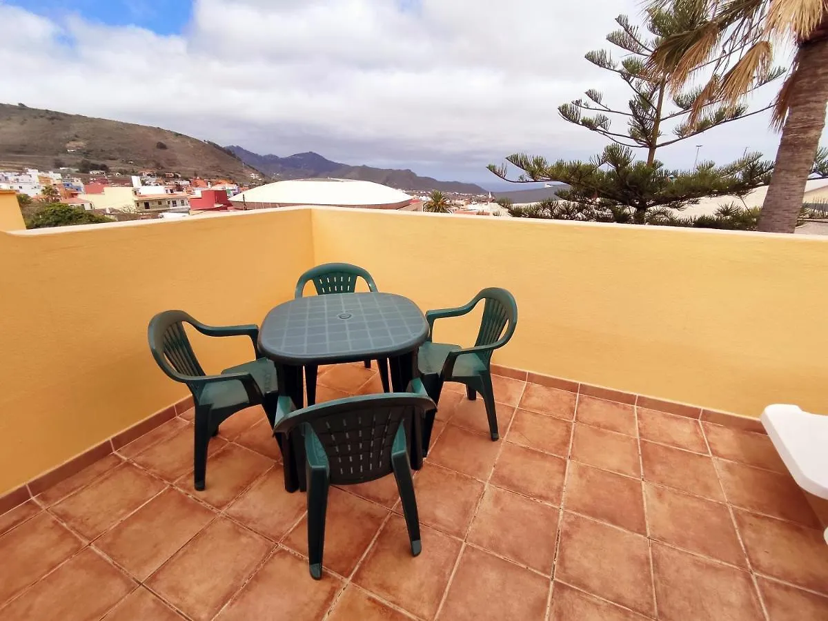Сasa de vacaciones Cheerful 3 Bedroom Town House With Garage Tegueste